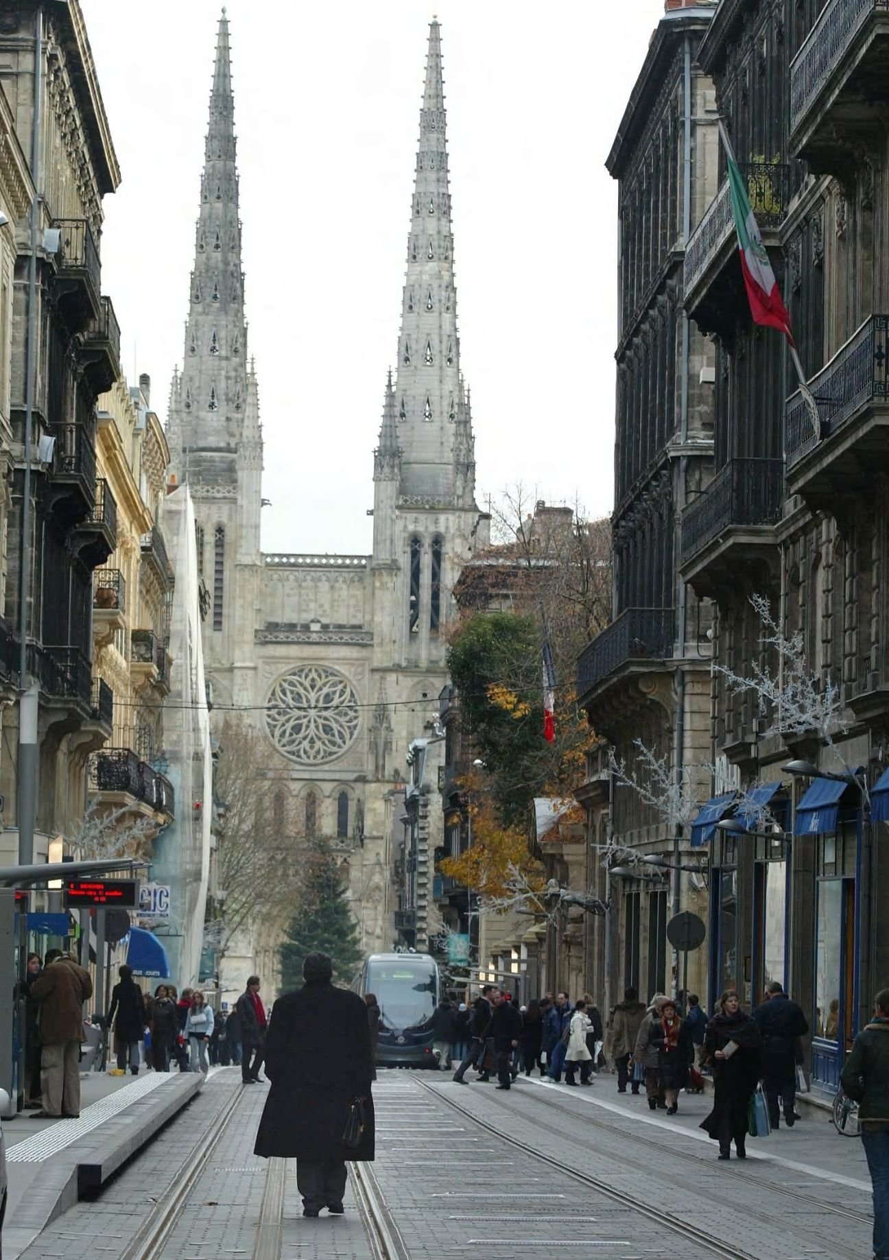 A Chronicle Along the Quays in Bordeaux | France Private Tour