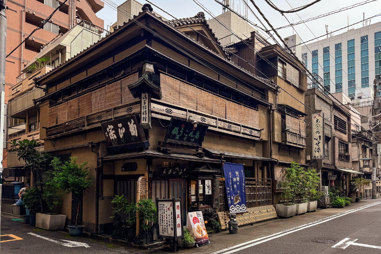 The Shinise of Old Tokyo in Chiyoda City | Japan Private Tour