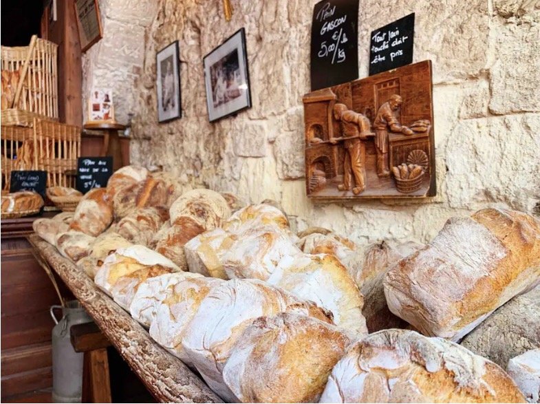 Flaky Bites of Bordeaux in Bordeaux | France Private Tour