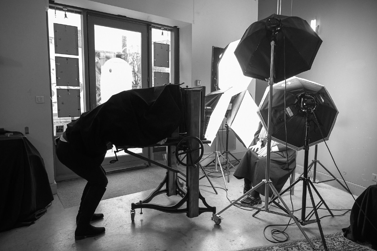 Fixing Time in Saint-Michel in Bordeaux | France Private Tour