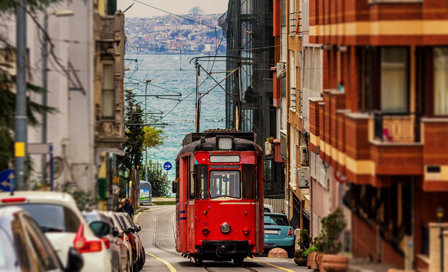 Tastes of Beyoğlu to Kadıköy in İstanbul | Türkiye Private Tour