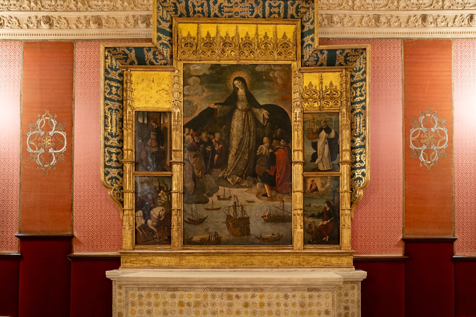 The Royal and the Sacred in Seville