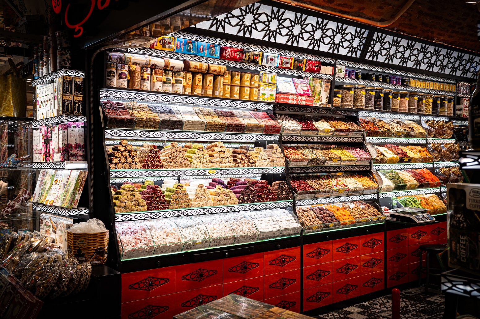 A Walk Through Sultanahmet in İstanbul | Türkiye Private Tour
