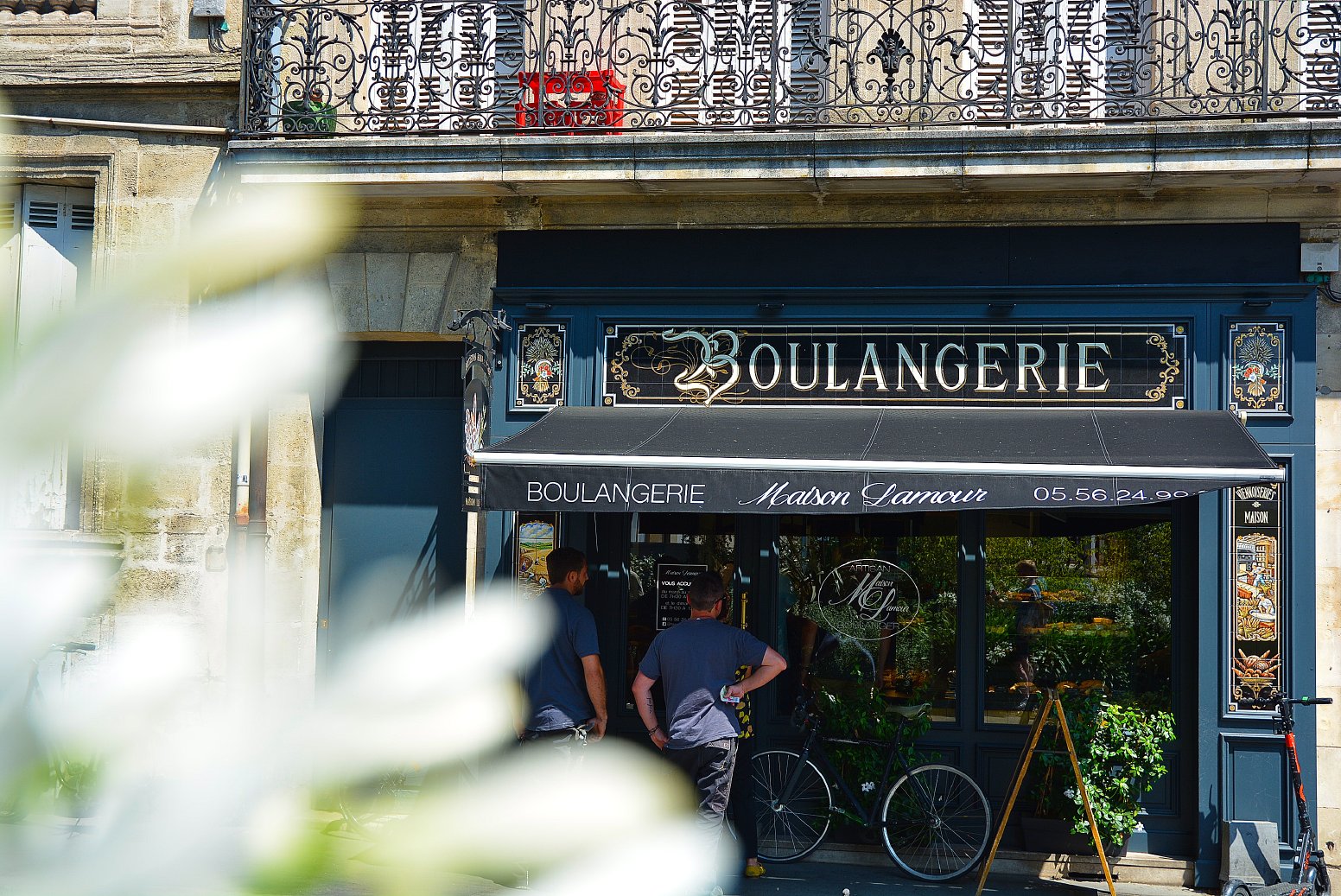 Flaky Bites of Bordeaux in Bordeaux | France Private Tour