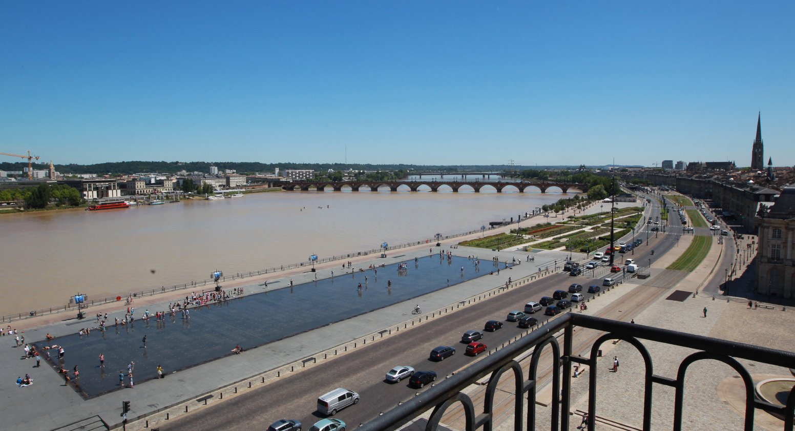 A Chronicle Along the Quays in Bordeaux | France Private Tour